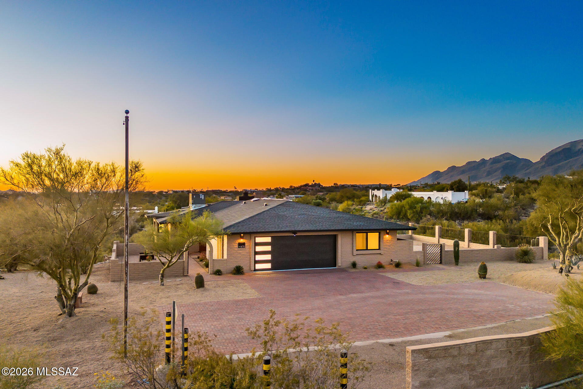 4905 North Craycroft Road Tucson, AZ 85718 - Photo 2 of 34 Mountain Views!