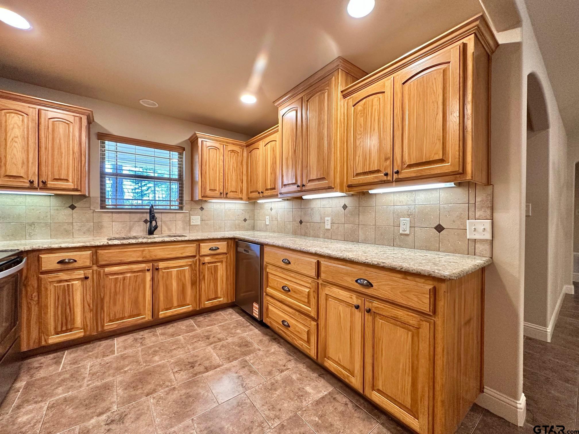 201 Memory Lane Kilgore, TX 75662 - Photo 12 of 45