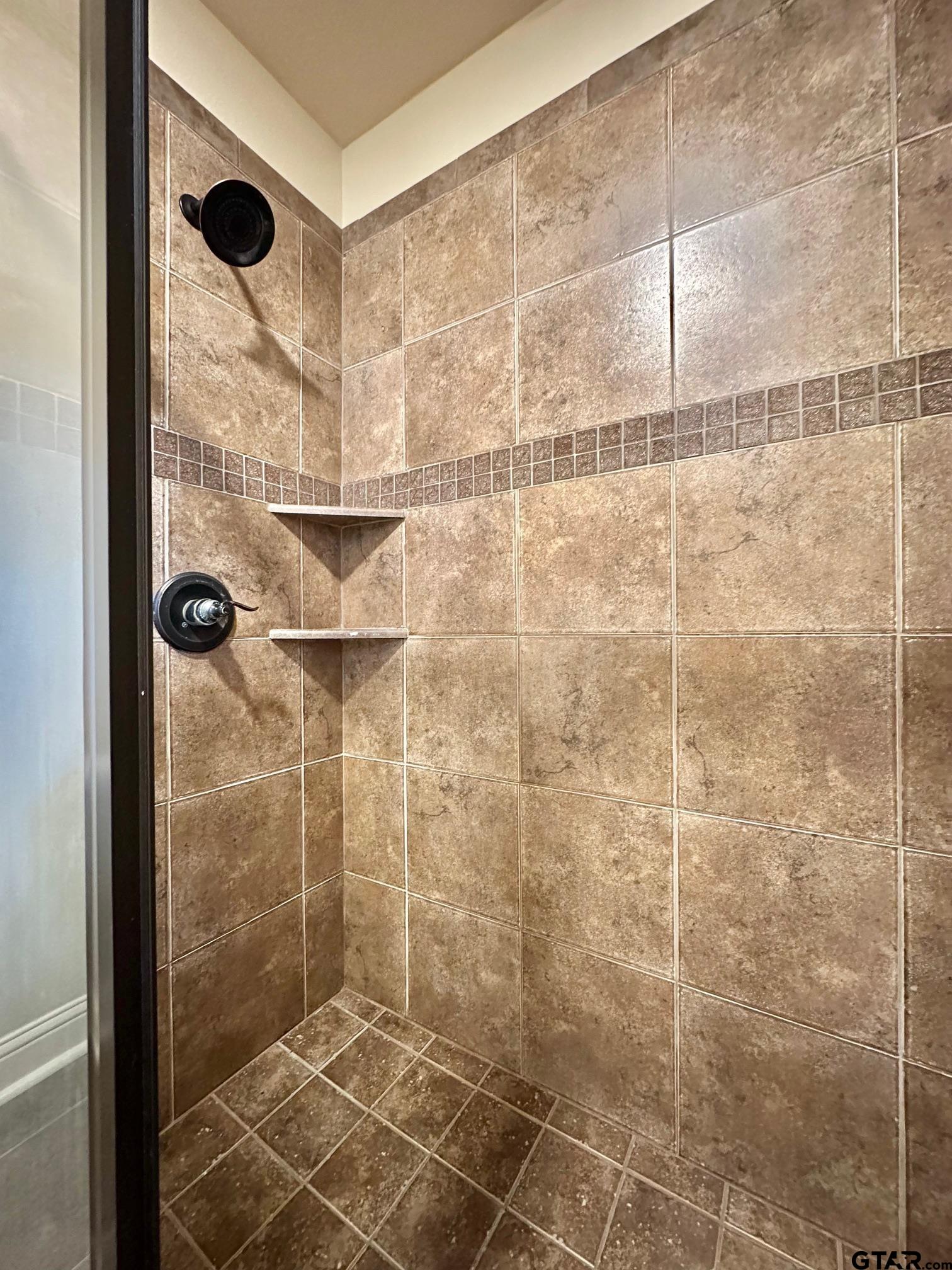 201 Memory Lane Kilgore, TX 75662 - Photo 22 of 45 a bathroom with a shower