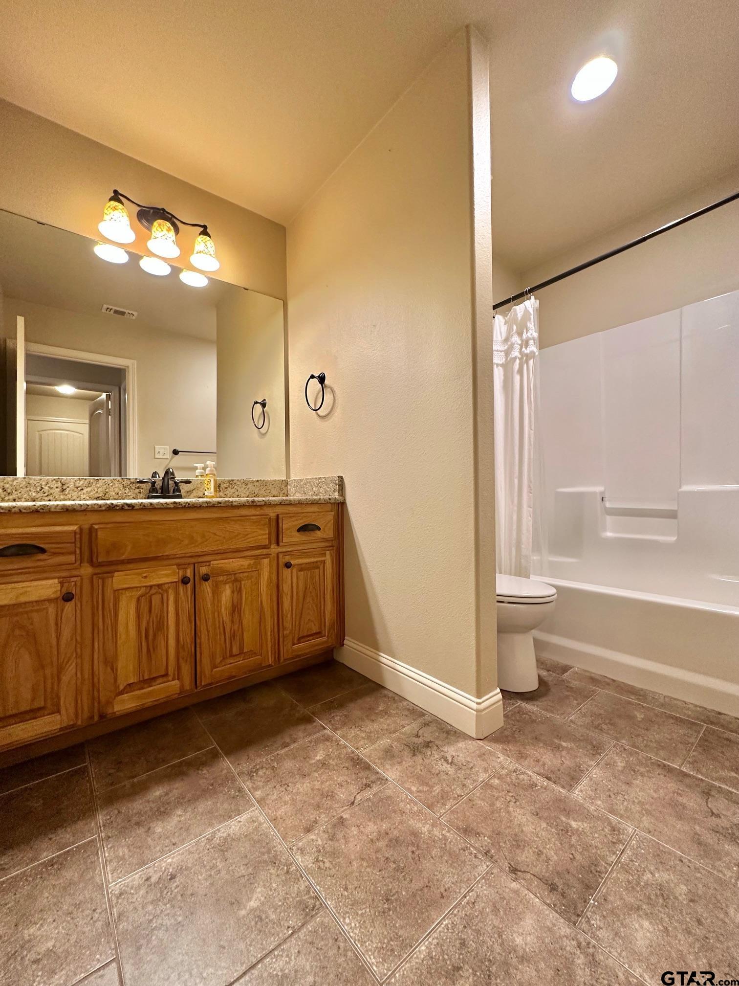 201 Memory Lane Kilgore, TX 75662 - Photo 28 of 45 a bathroom with a tub a sink and a large mirror