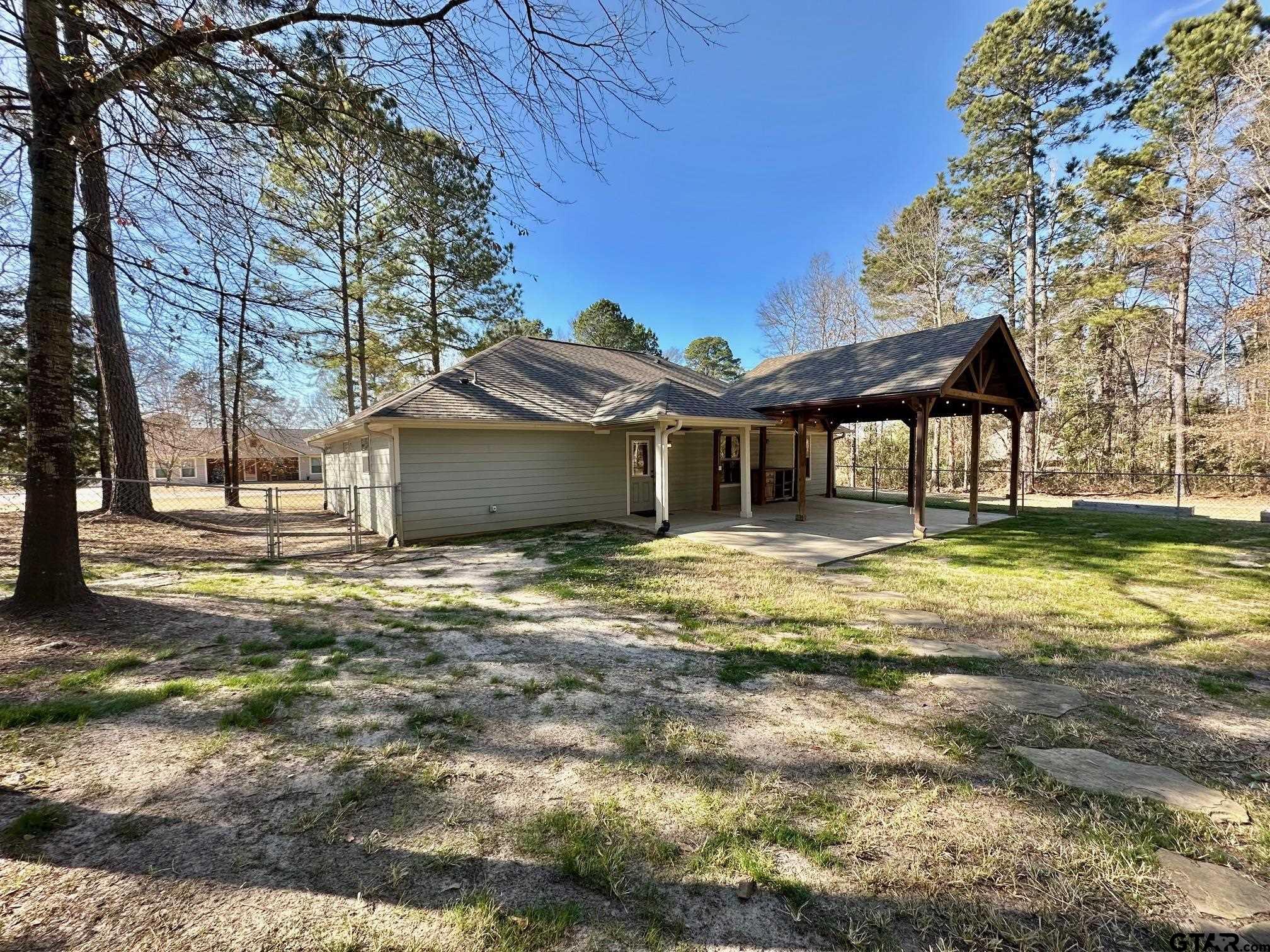 201 Memory Lane Kilgore, TX 75662 - Photo 42 of 45 a backyard of a house