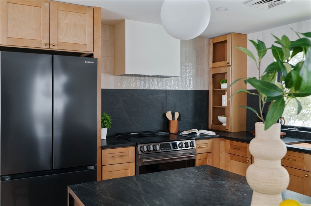 8 Emily Road Framingham, MA 01701 - Photo 17 of 42