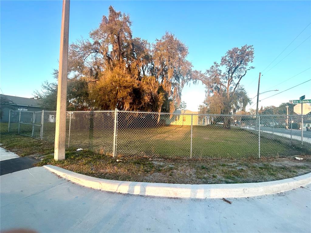 2035 Rio Grande Avenue Orlando, FL 32805 - Photo 2 of 7 a view of a sink