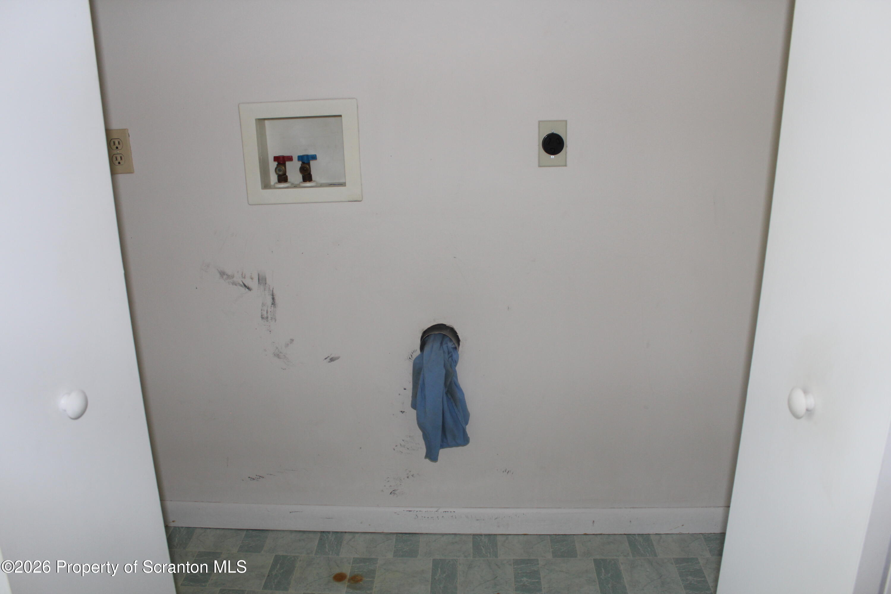 1608 Prospect Avenue Scranton, PA 18505 - Photo 18 of 30 a close view of a sink in a bathroom