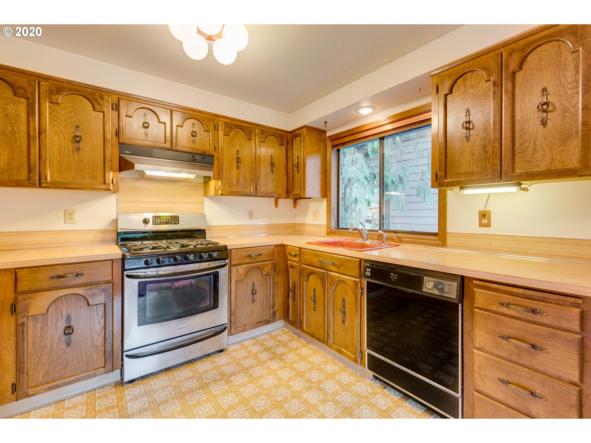 3612 Southwest Custer Street Portland, OR 97219 - Photo 13 of 32 Gallery Image 13