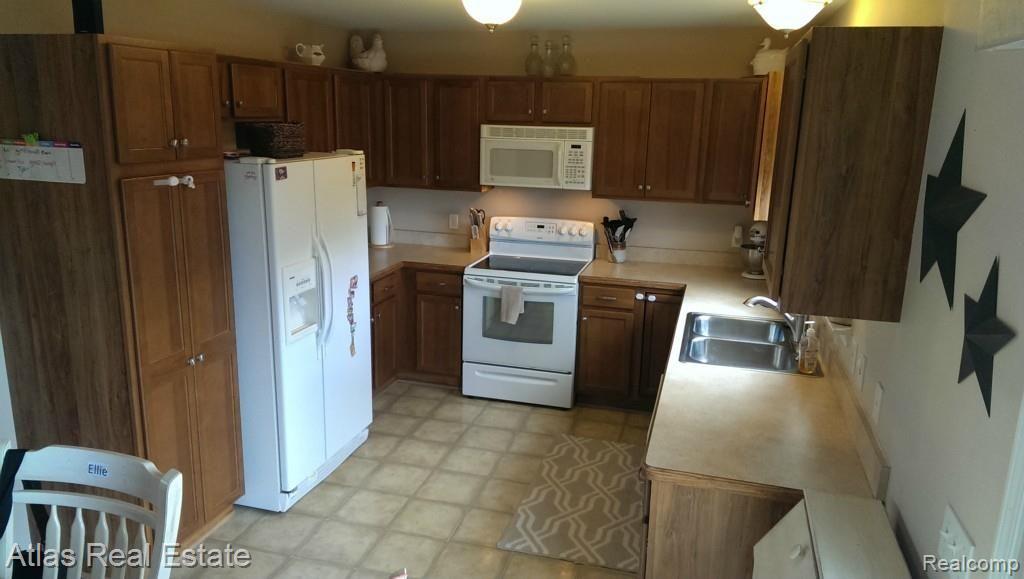 10119 Creekside Road Goodrich, MI 48438 - Photo 3 of 10 Kitchen