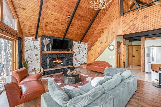 $389,000 | 10205 Lost Canyon Drive, Stanwood, MI 49346