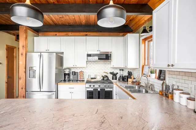 $389,000 | 10205 Lost Canyon Drive, Stanwood, MI 49346