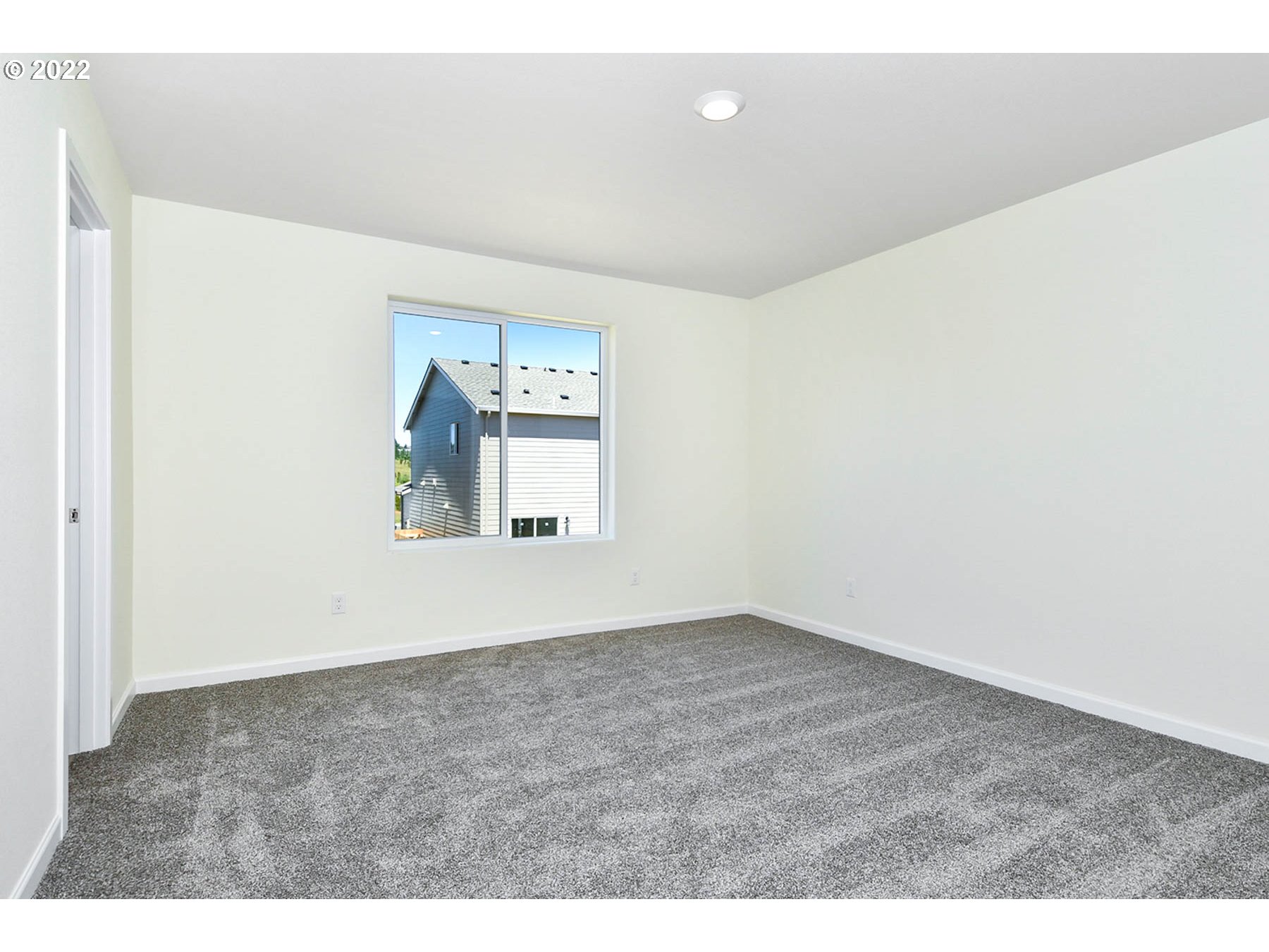 4149 Southwest Hartley Avenue Gresham, OR 97080 - Photo 4 of 8 an empty room with windows
