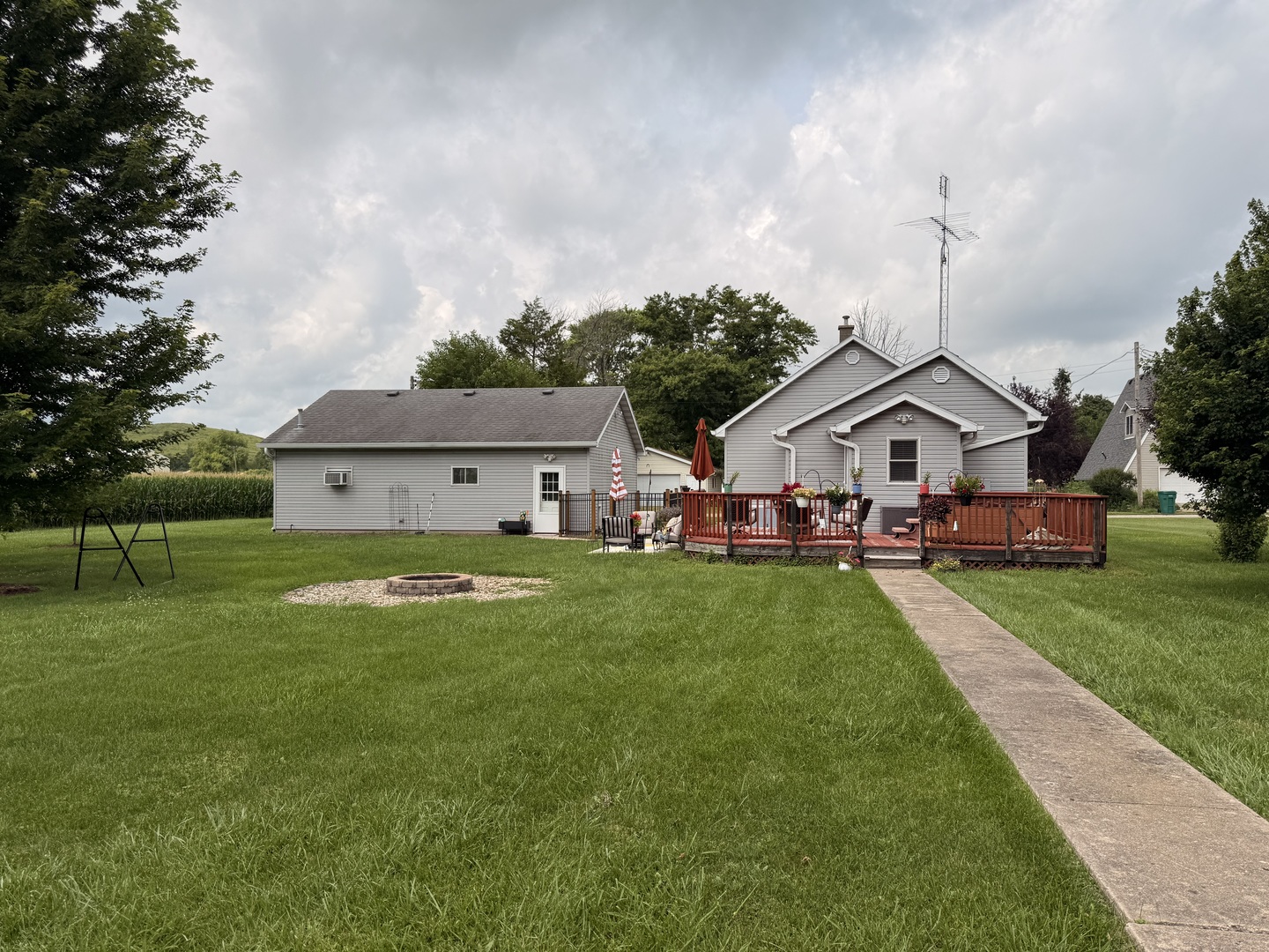 310 2nd Street Standard, IL 61363 - Photo 5 of 29