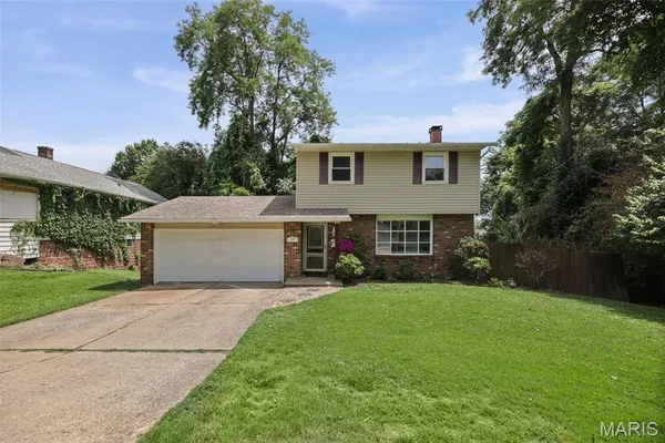 $179,900 | 219 Patterson Place, Alton, IL 62002