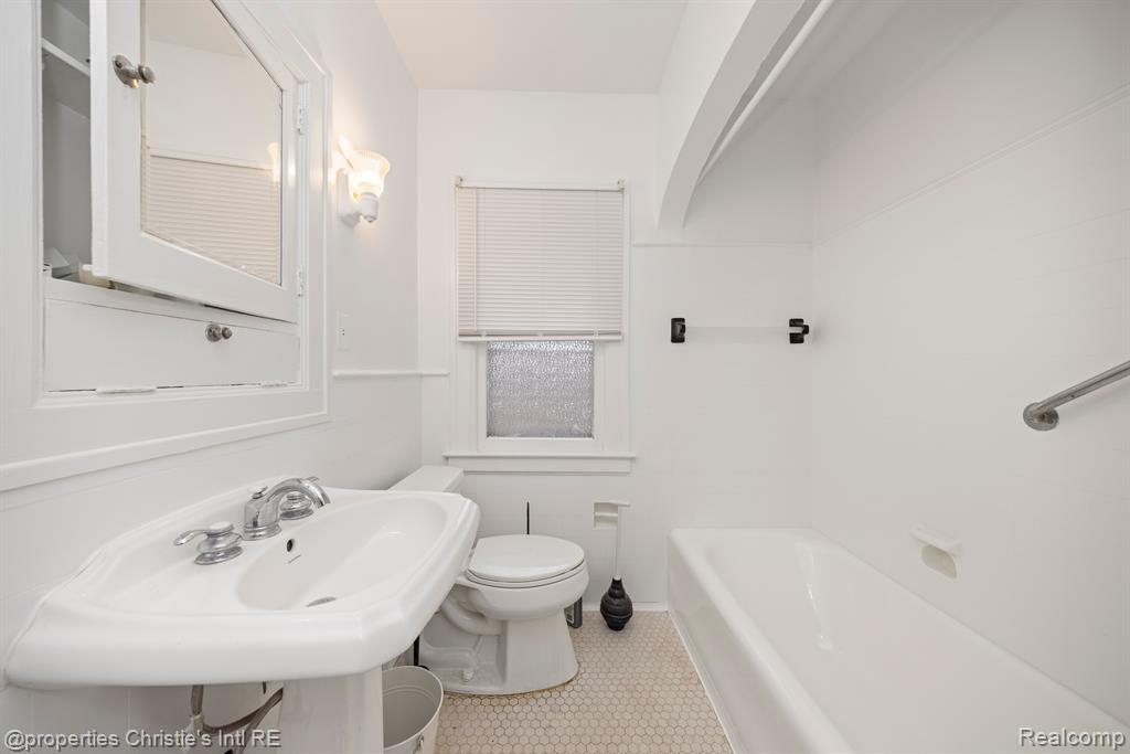 16581 Baylis Street Detroit, MI 48221 - Photo 22 of 34