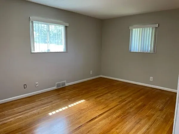 $324,899 | 8872 16 1/2 Mile Road, Sterling Heights, MI 48312