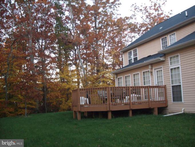 905 Strausberg Street Accokeek, MD 20607 - Photo 2 of 9 Back yard