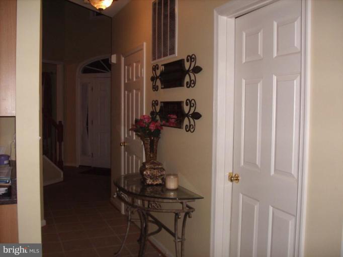 905 Strausberg Street Accokeek, MD 20607 - Photo 5 of 9 Entrance / Foyer