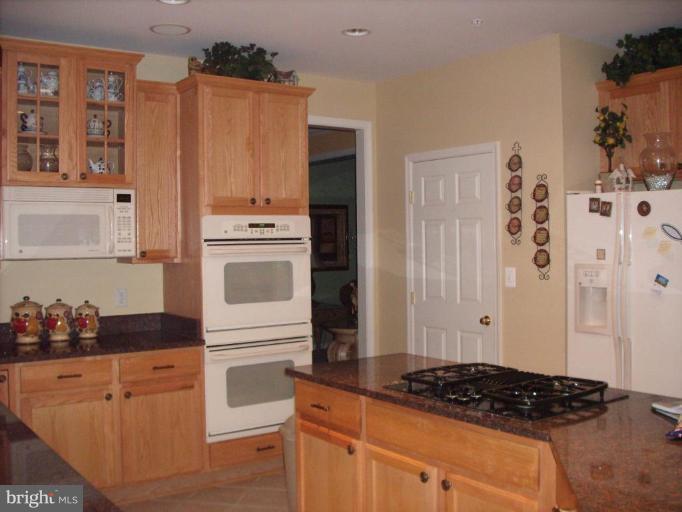 905 Strausberg Street Accokeek, MD 20607 - Photo 6 of 9 Kitchen