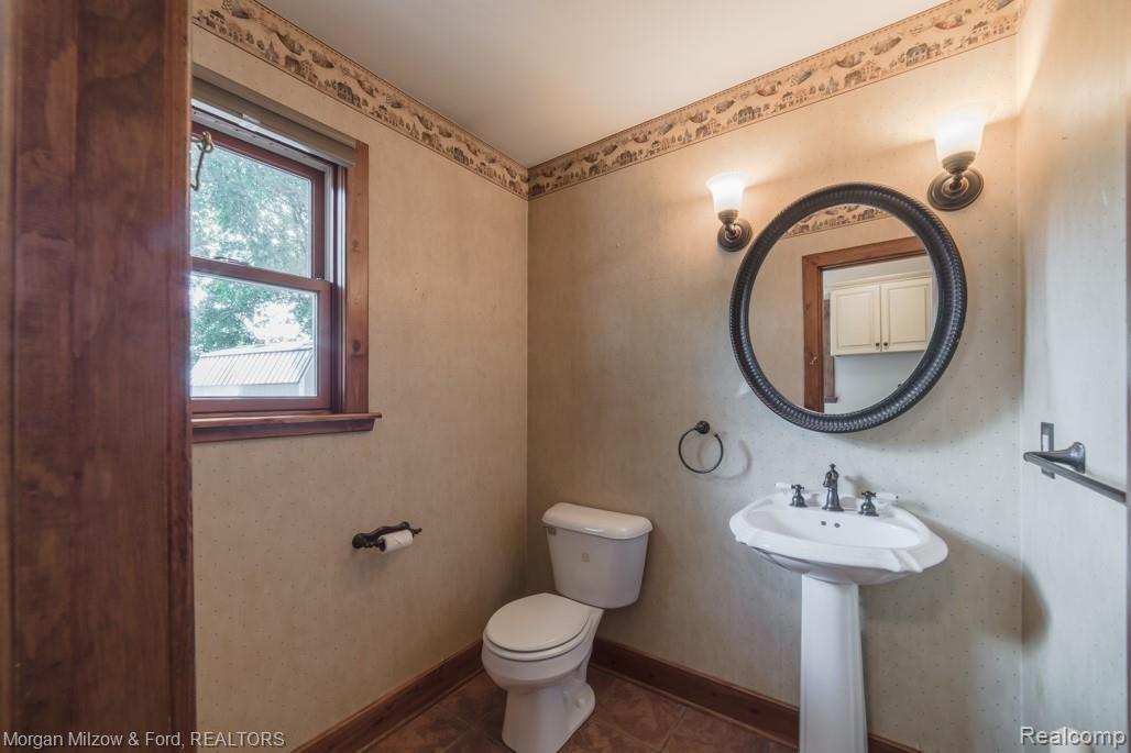 2403 North Genesee Road Burton, MI 48509 - Photo 25 of 55 2403 N Genesee-26.jpg
