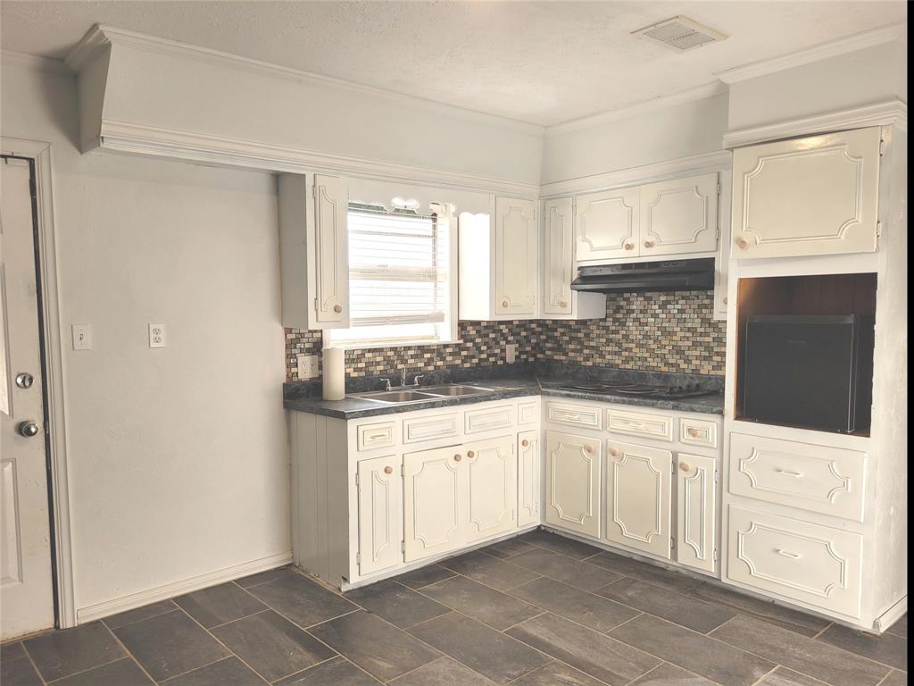 410 22nd Street Southwest Paris, TX 75460 - Photo 13 of 40