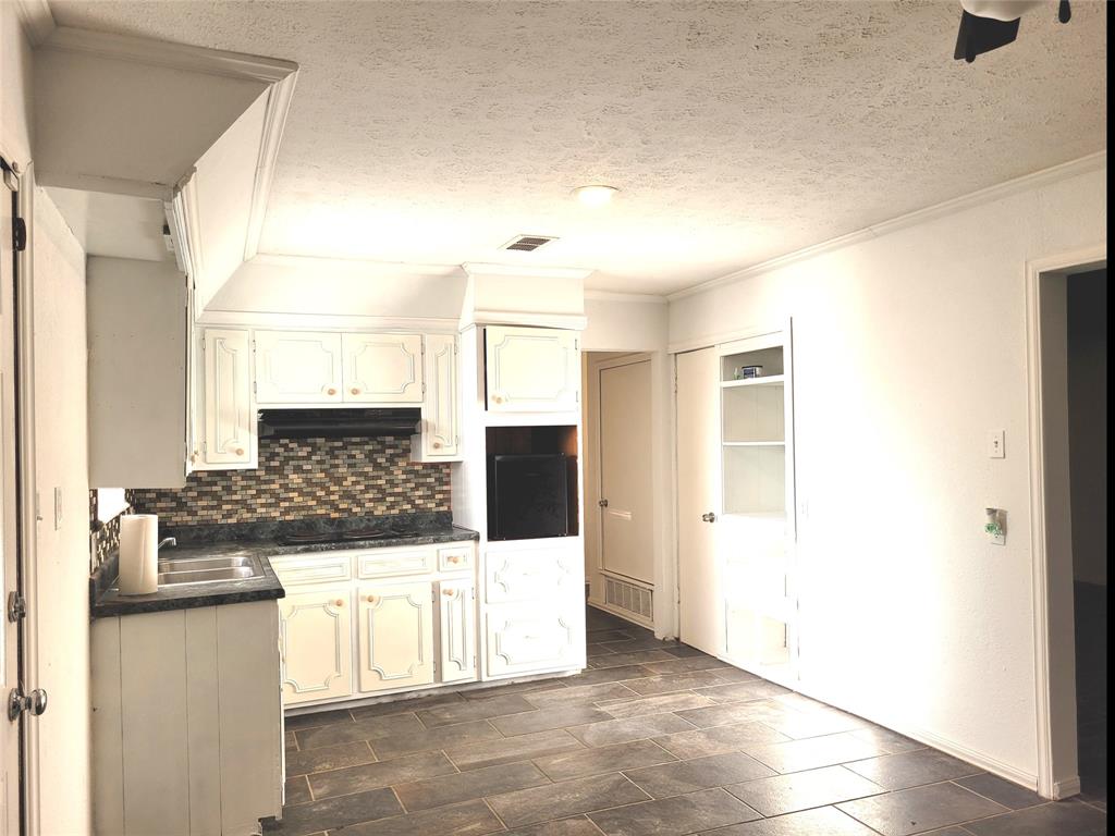 410 22nd Street Southwest Paris, TX 75460 - Photo 14 of 40