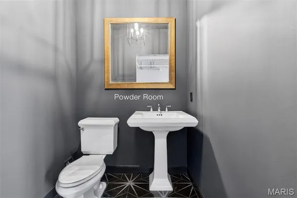 $2,950 | 2647 Locust Street, Unit 2R, St. Louis, MO 63103