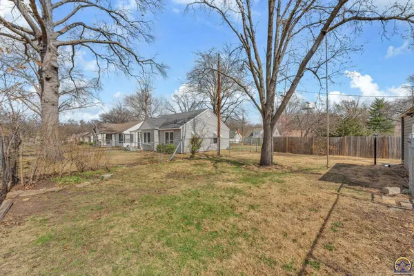 $149,900 | 3420 Southwest Huntoon Street, Topeka, KS 66604