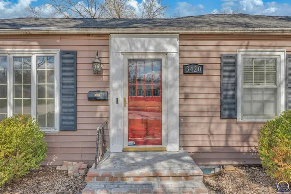 $149,900 | 3420 Southwest Huntoon Street, Topeka, KS 66604