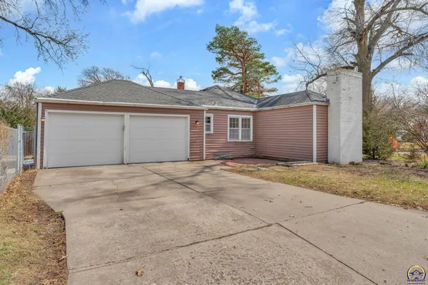 $149,900 | 3420 Southwest Huntoon Street, Topeka, KS 66604