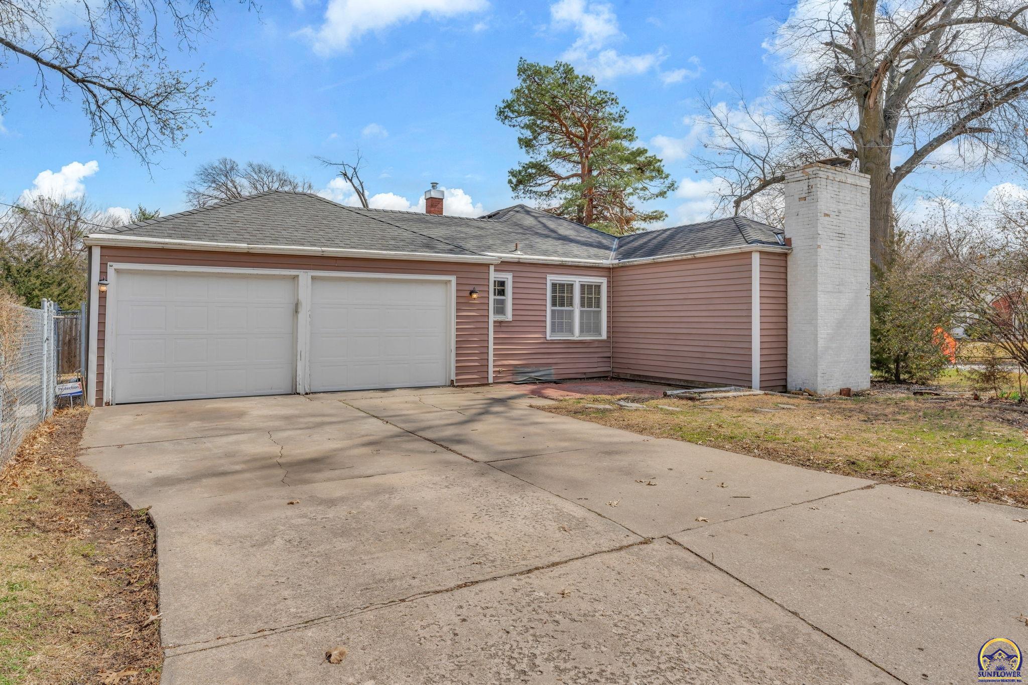 3420 Southwest Huntoon Street Topeka, KS 66604 - Photo 4 of 14