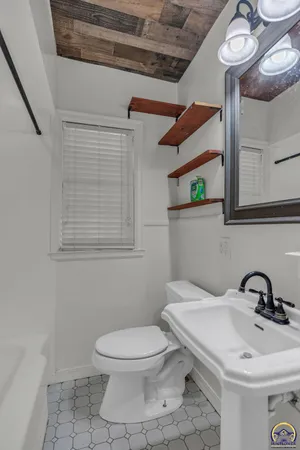 $149,900 | 3420 Southwest Huntoon Street, Topeka, KS 66604