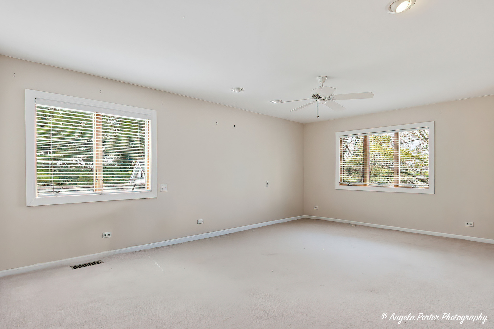 35166 Lake Shore Road Ingleside, IL 60041 - Photo 19 of 39 an empty room with a window