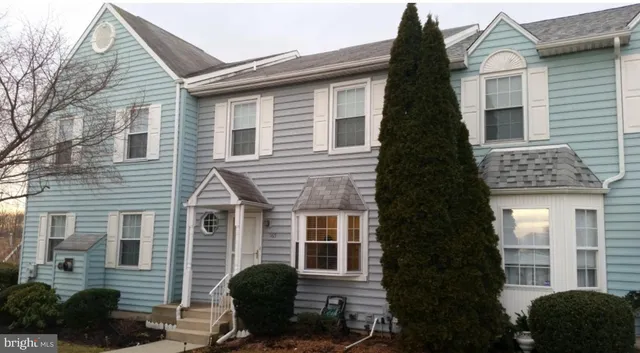 $310,000 | 565 Applewood Circle, Aston, PA 19014