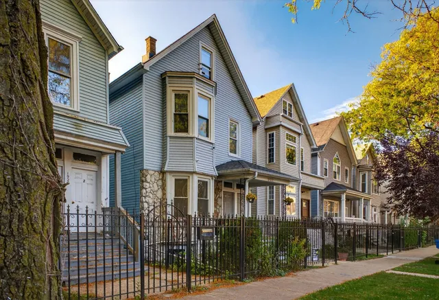 $1,650 | 1922 North Whipple Street, Unit 1, Chicago, IL 60647