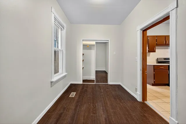 $1,650 | 1922 North Whipple Street, Unit 1, Chicago, IL 60647