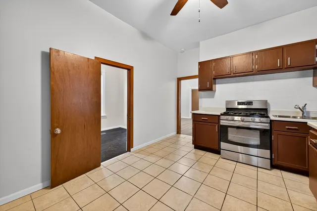 $1,650 | 1922 North Whipple Street, Unit 1, Chicago, IL 60647