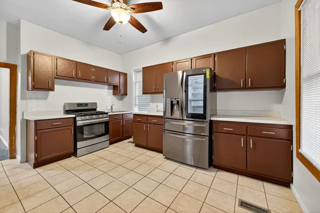 $1,650 | 1922 North Whipple Street, Unit 1, Chicago, IL 60647