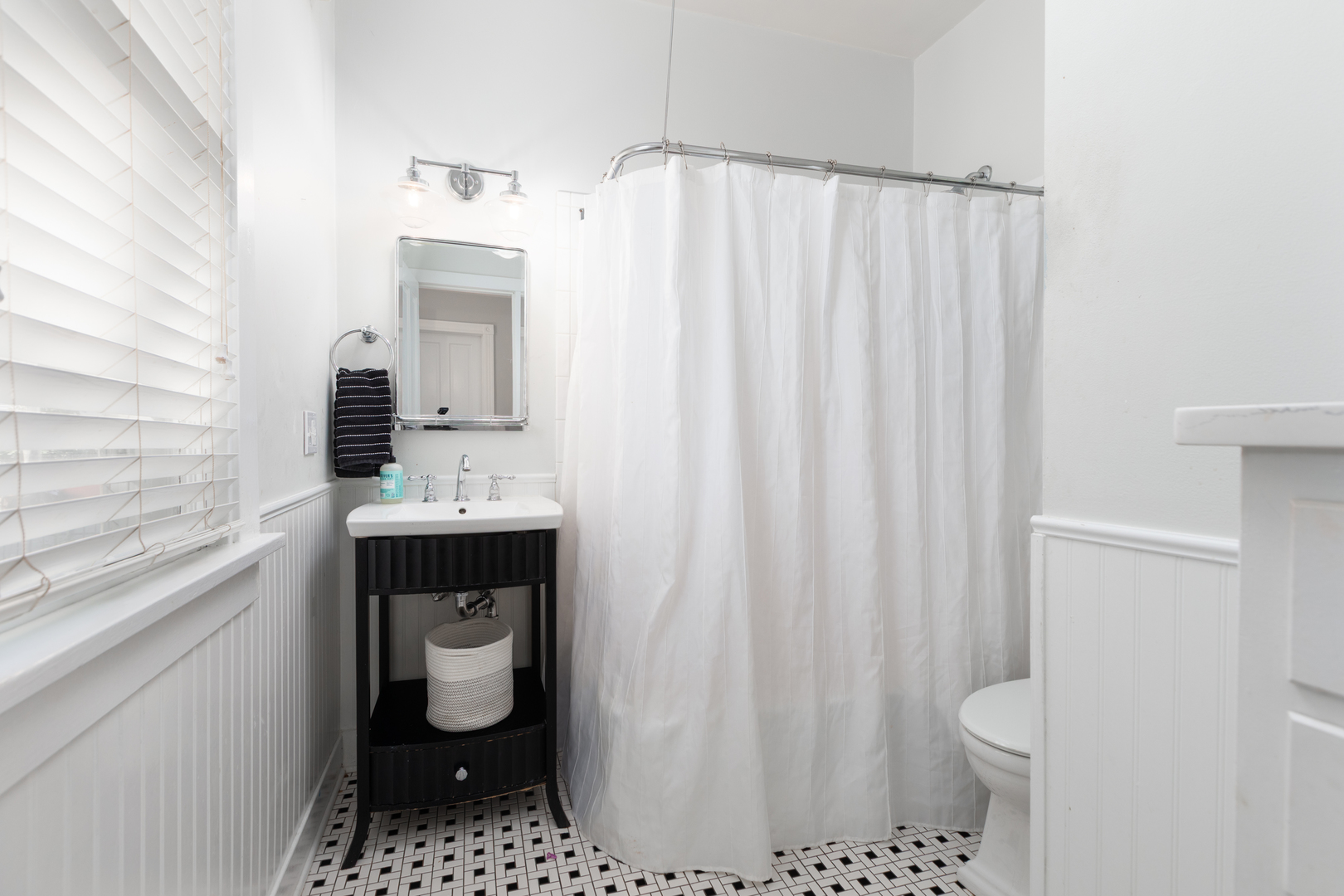 105 South Wright Street Naperville, IL 60540 - Photo 25 of 47 a bathroom with a sink toilet and shower