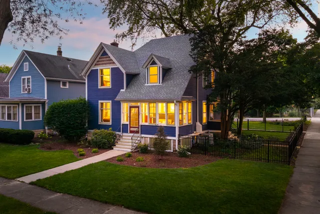 $799,000 | 105 South Wright Street, Naperville, IL 60540