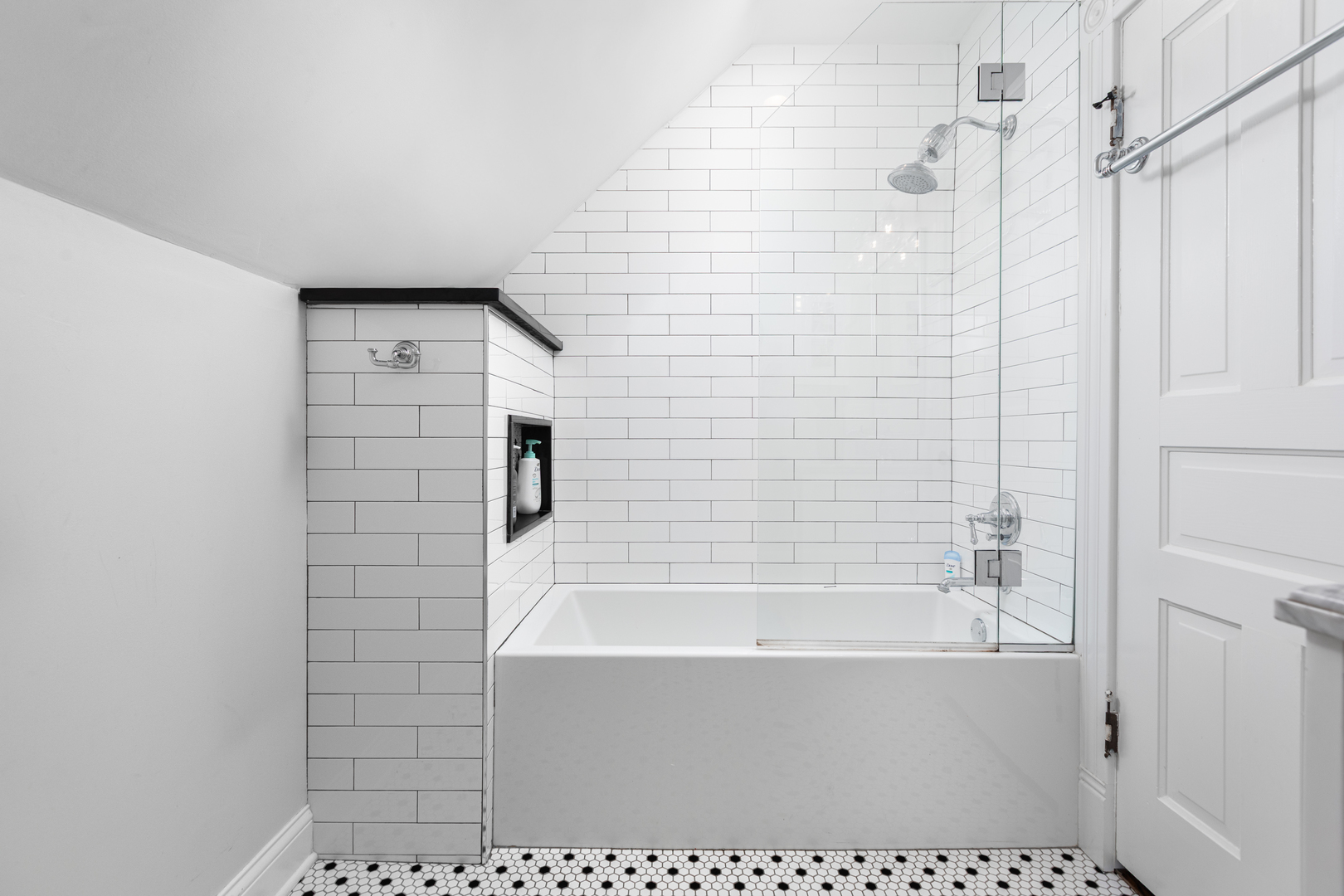 105 South Wright Street Naperville, IL 60540 - Photo 31 of 47 a bathroom with a bathtub and shower