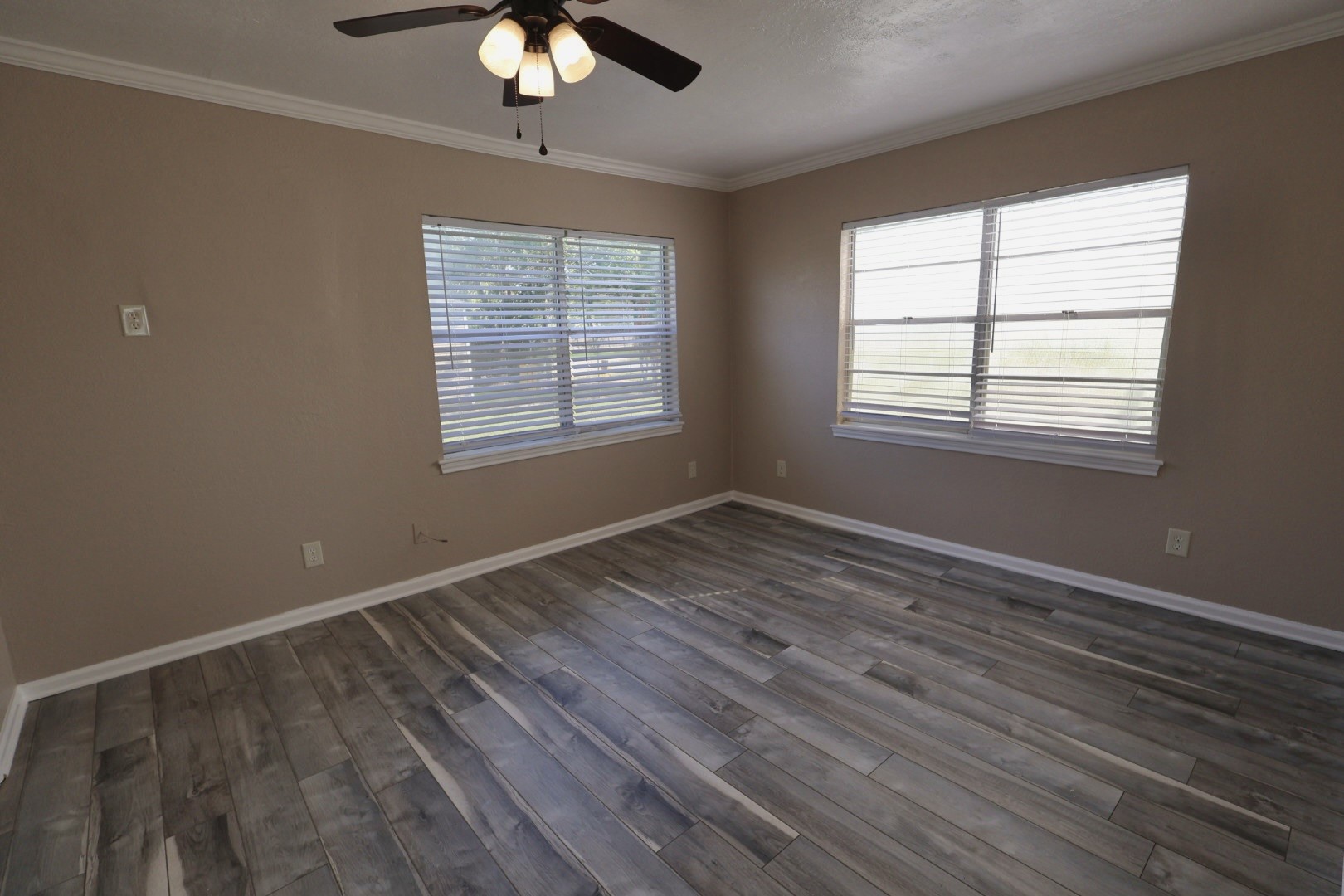 642 5th Street Dickinson, TX 77539 - Photo 11 of 20 Bedroom bathed in natural light through thoughtfully placed windows, creating a bright and inviting retreat.