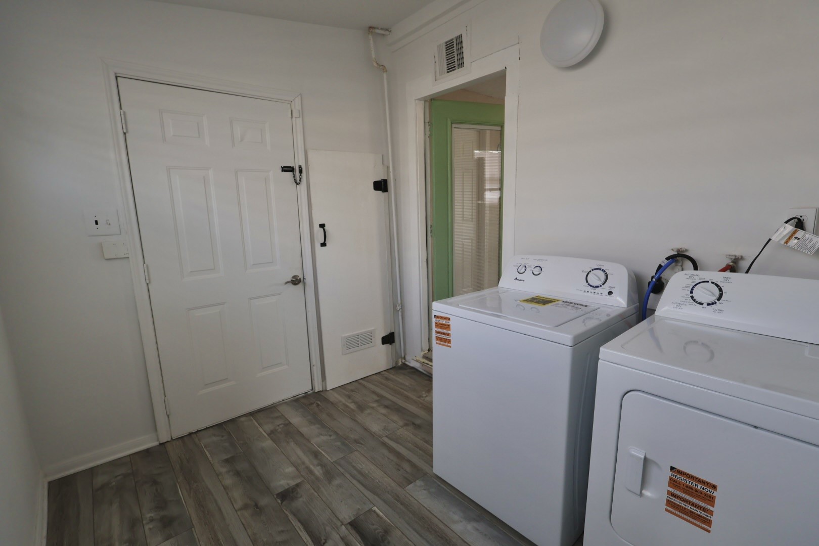 642 5th Street Dickinson, TX 77539 - Photo 14 of 20 Convenient laundry room with direct access to the back door