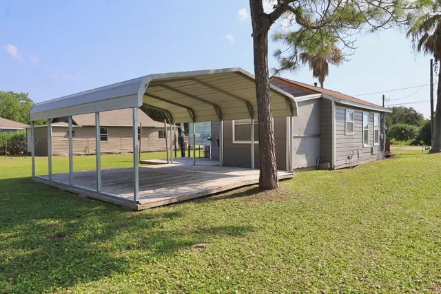 $2,000 | 642 5th Street, Dickinson, TX 77539