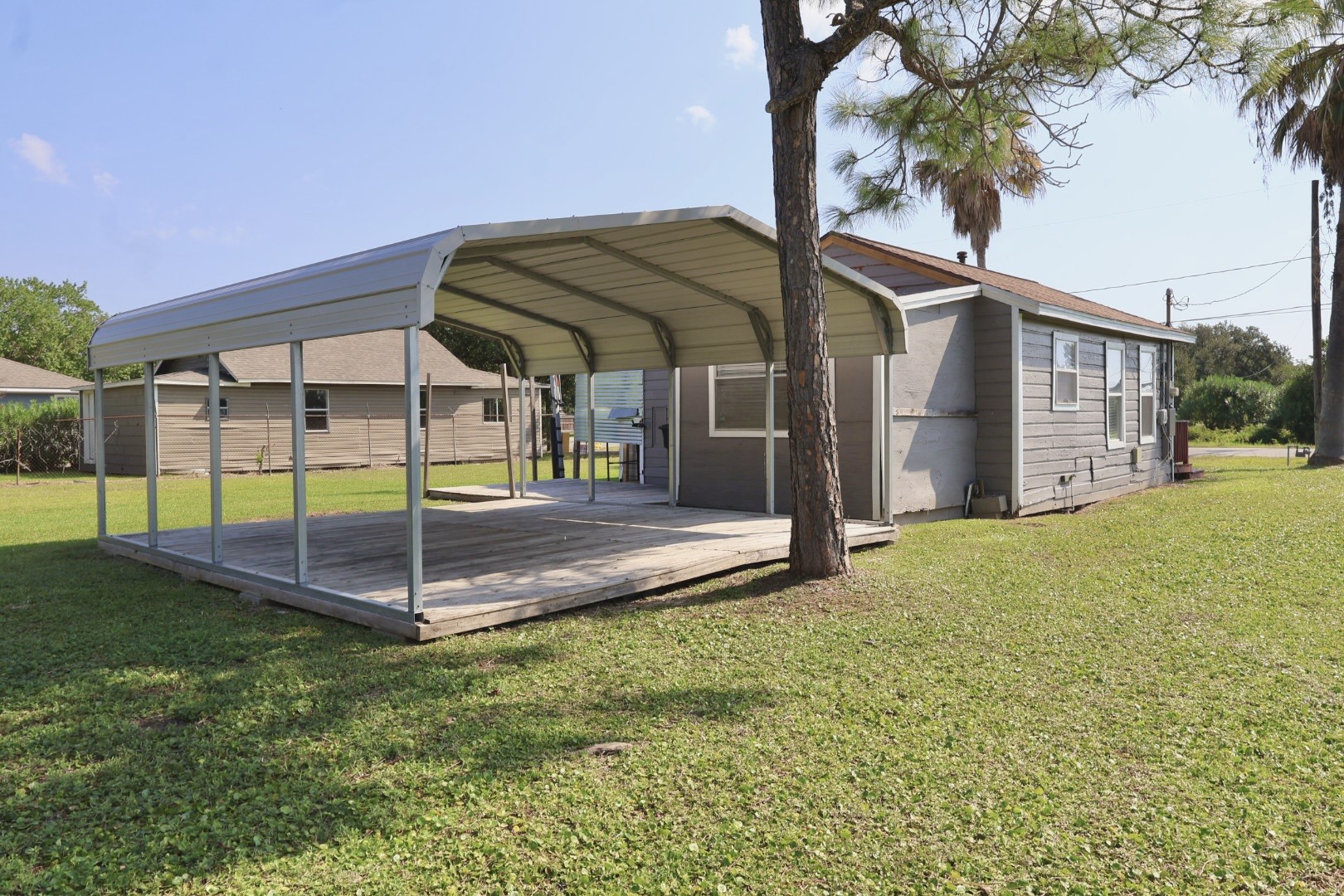 642 5th Street Dickinson, TX 77539 - Photo 16 of 20 Situated to provide distance from neighbors, creating a quiet retreat