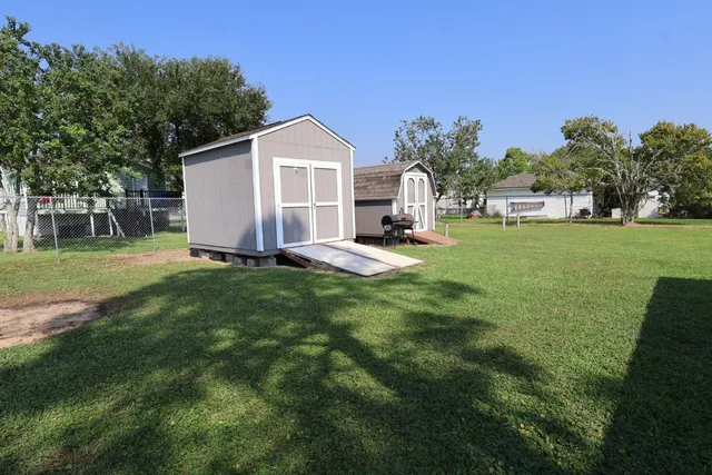 $2,000 | 642 5th Street, Dickinson, TX 77539
