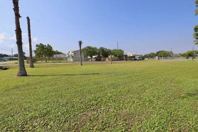$2,000 | 642 5th Street, Dickinson, TX 77539