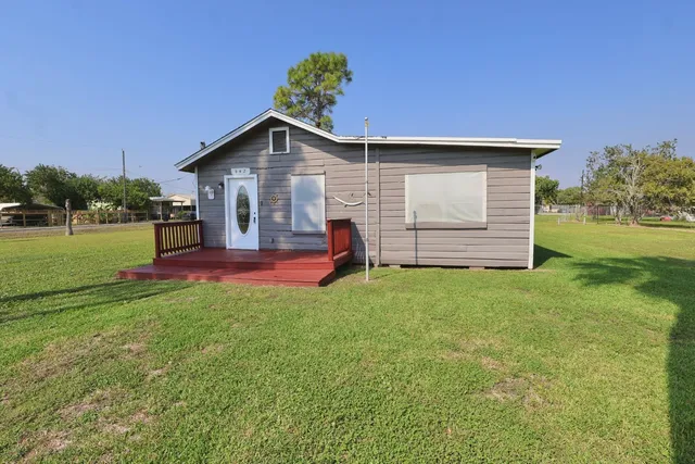 $2,000 | 642 5th Street, Dickinson, TX 77539