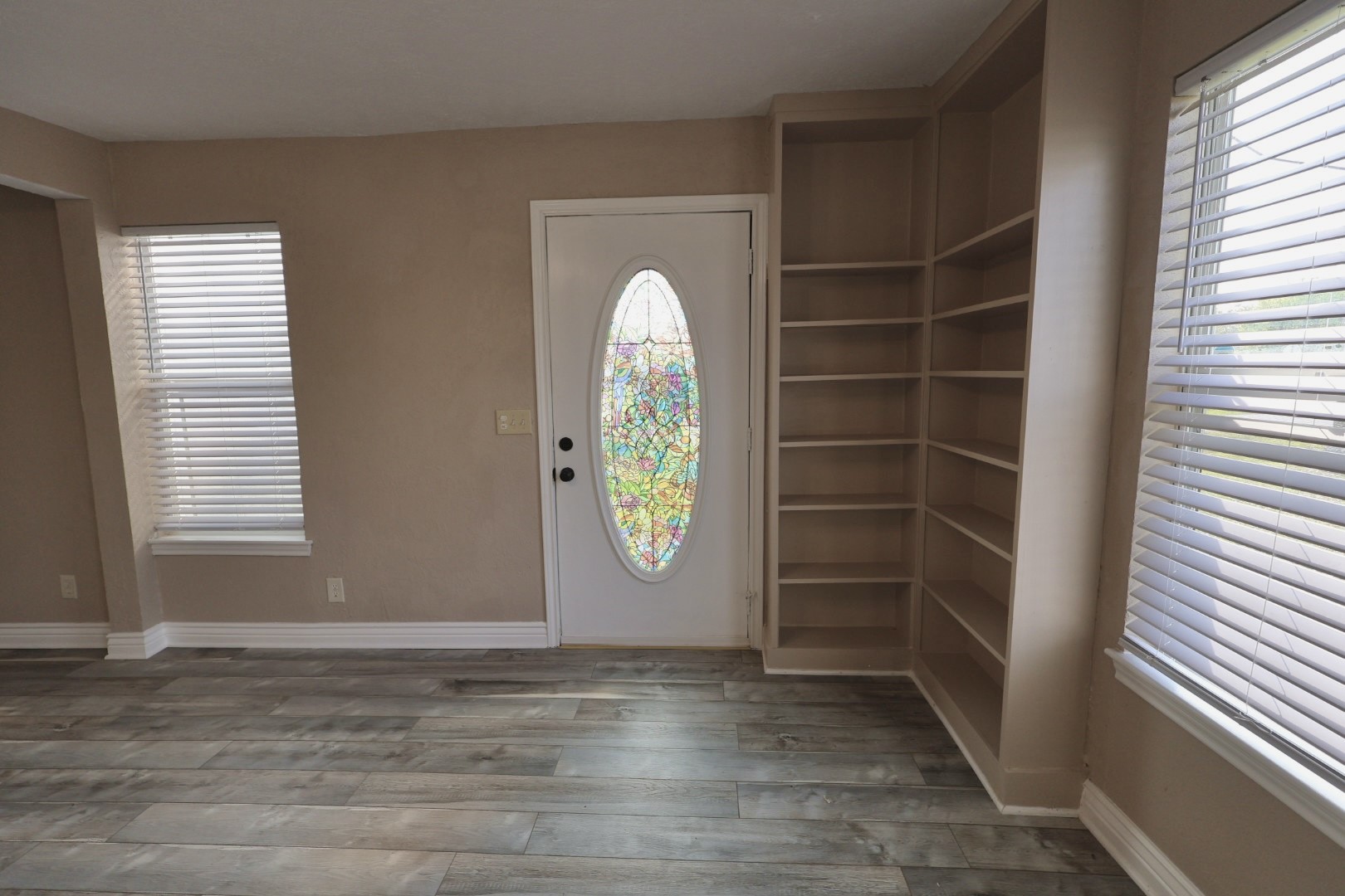 642 5th Street Dickinson, TX 77539 - Photo 2 of 20 Inviting front entry with built-in bookshelves, offering both charm and functional storage