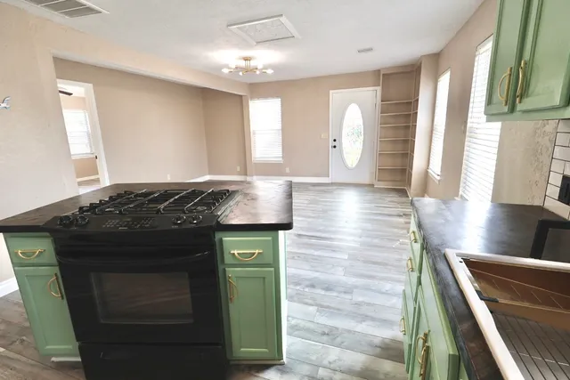 $2,000 | 642 5th Street, Dickinson, TX 77539