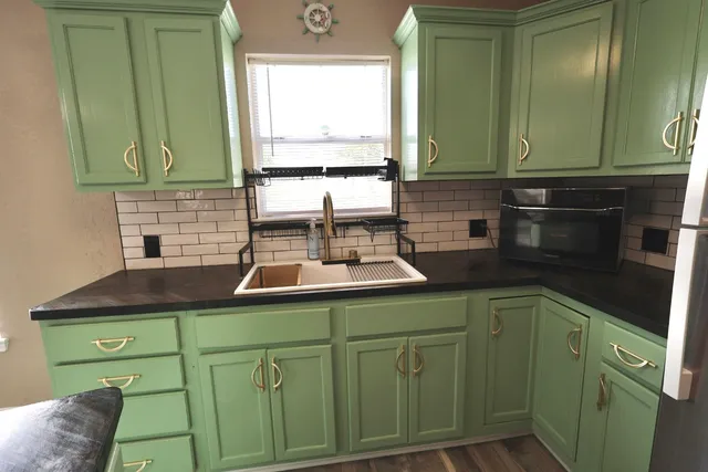 $2,000 | 642 5th Street, Dickinson, TX 77539