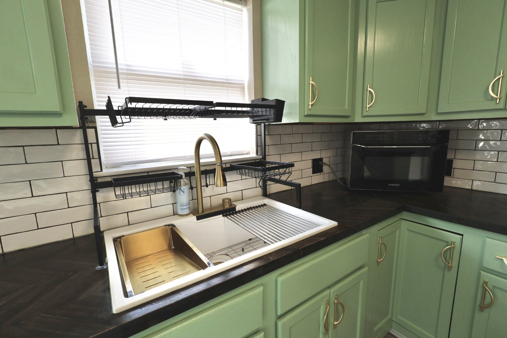 642 5th Street Dickinson, TX 77539 - Photo 9 of 20 Gourmet kitchen featuring a sleek undermount sink