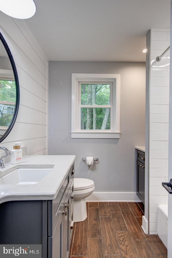 696 Mallard Road Wayne, PA 19087 - Photo 18 of 23 Full Hall Bathroom